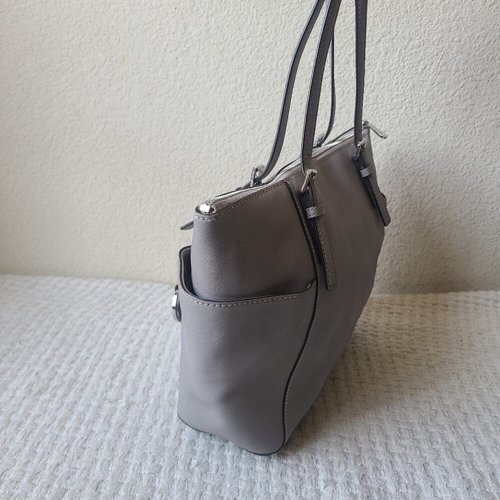 Michael Kors Gray Shoulder Bag with Saffiano Leather - Picture 3 of 8